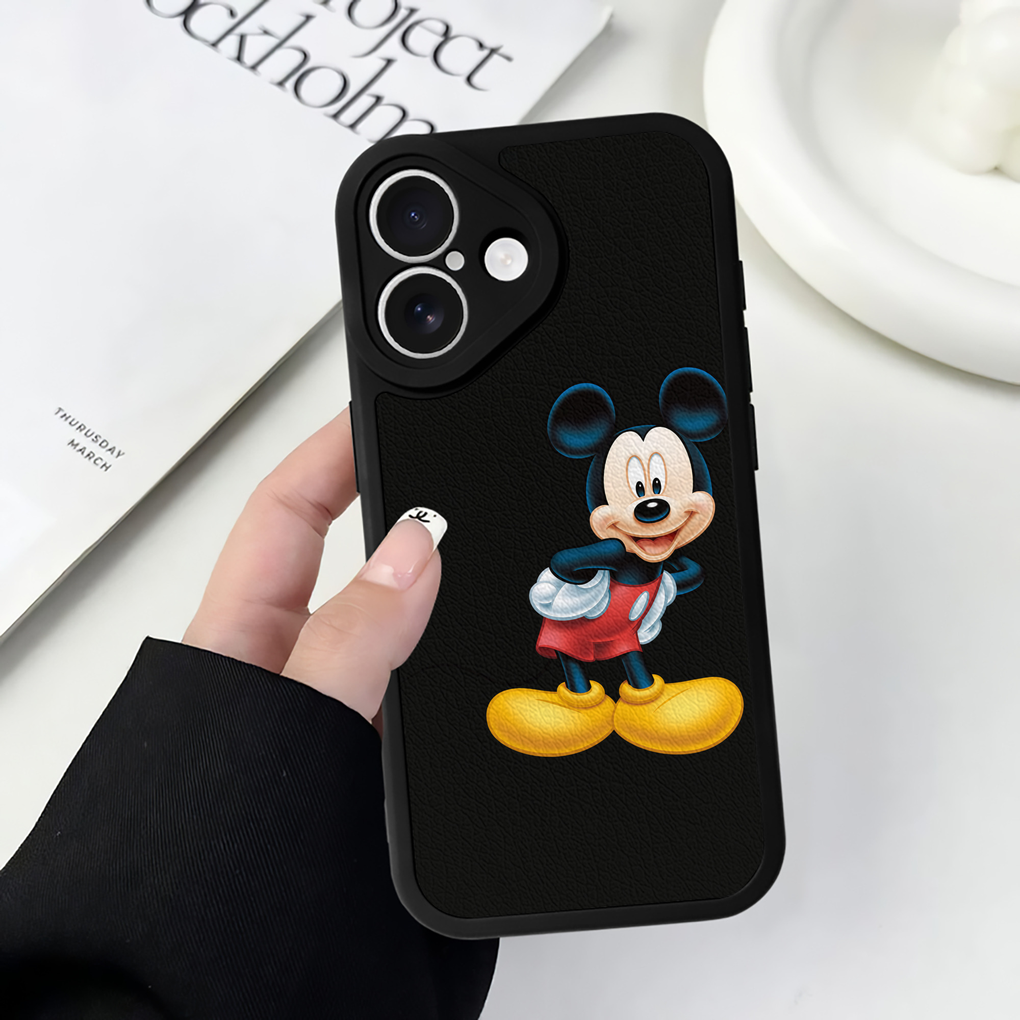 （画像用） ミッキーマウス Mickey Mouse 【iPhone 16シリーズ対応】シリコンスマホケース（レザー調） 材質：シリコン